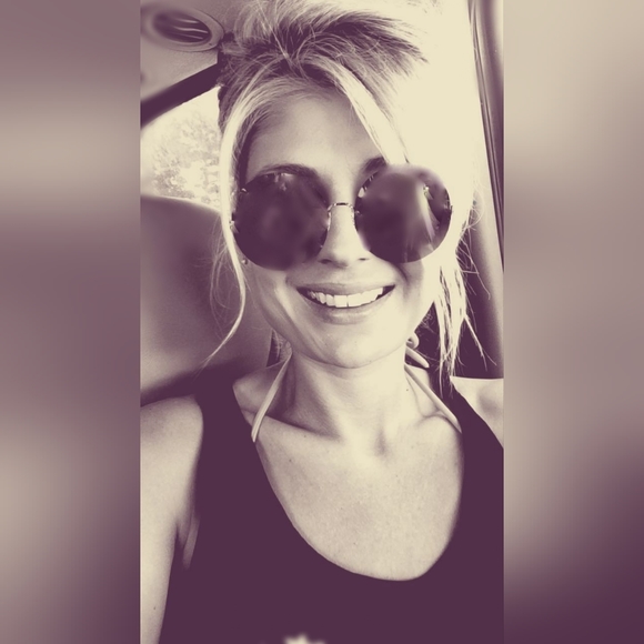 Meet your Posher, Celeste - Picture 3 of 6